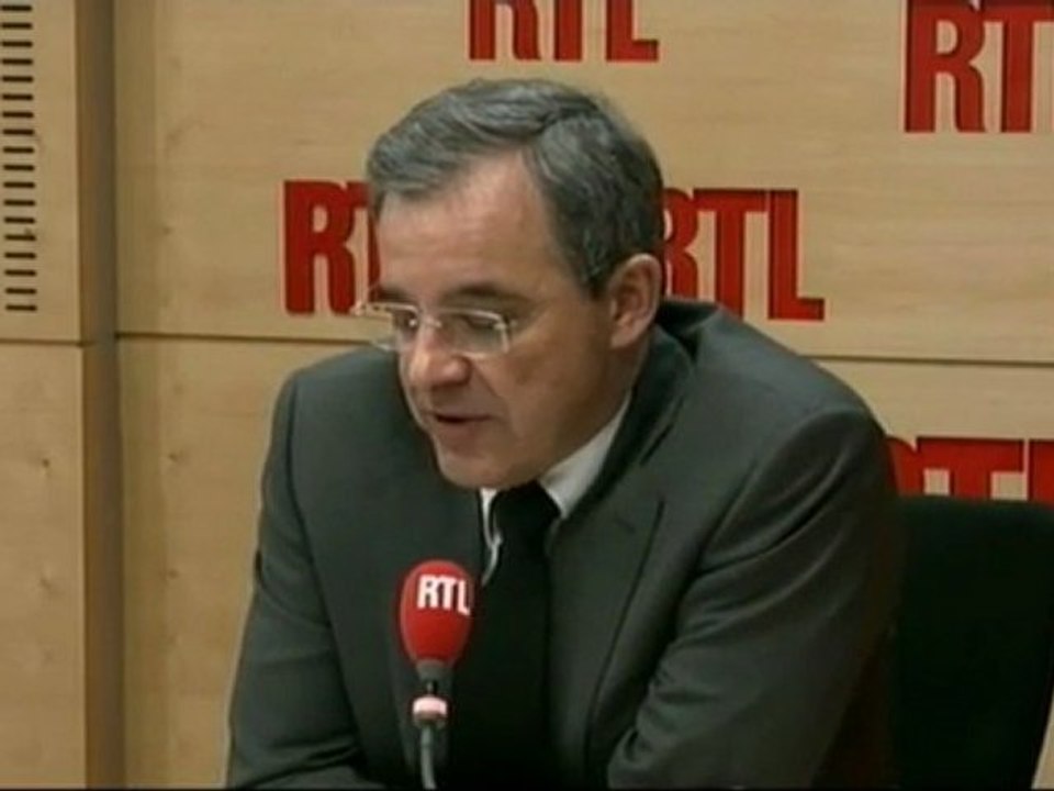 "Face au froid, laissez-vous votre voiture au chaud pour emprunter en priorité les transports en commun ?" : le "Débat" avec Thierry Mariani, le ministre des Transports