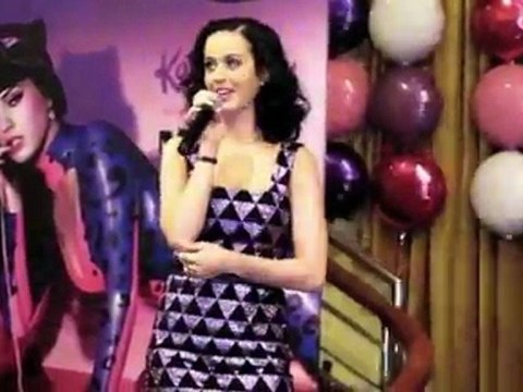 Katy Perry Dedicates a Song to Tim Tebow