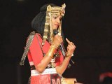 M.I.A's Middle Finger Gesture Sparks Controversy - Hollywood Scandals