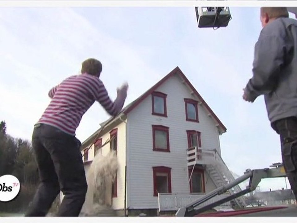 L'expérience extrême d'une maison remplie d'eau du sol au plafond