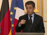 Merkel et Sarkozy mettent la pression sur la Grèce