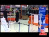 Napoli - Ladri a quattro zampe mordicchiano i prodotti in un supermercato