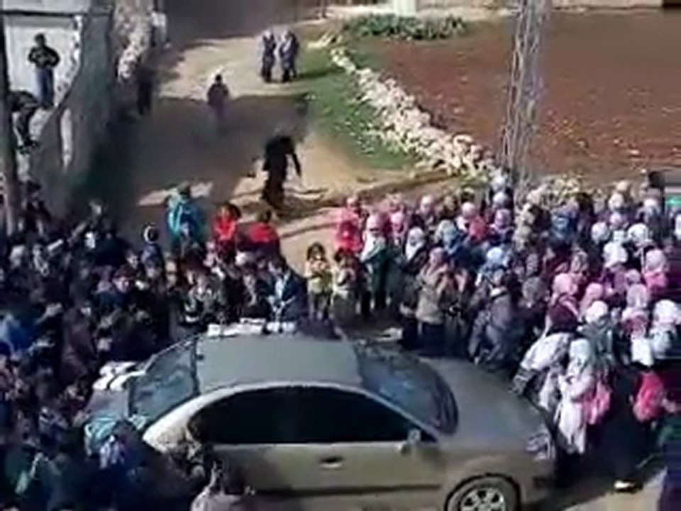 فري برس   ادلب جسرالشغور قرية الكستن مظاهرة طلابية نصرة لحمض الجريحة 6 2 2012 ج3