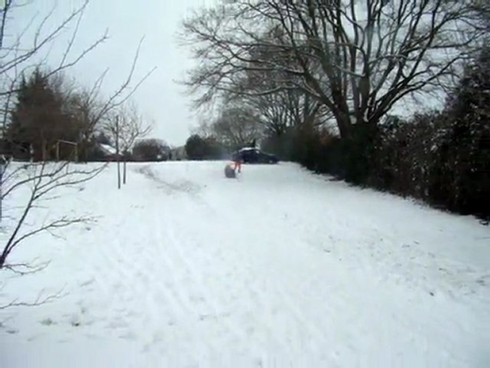 Mes grandes folles font de la luge