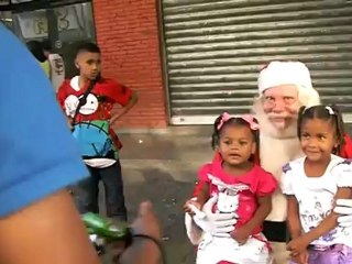 "Santa en la calle". Boulevard de Sabana Grande. Caracas. Venezuela