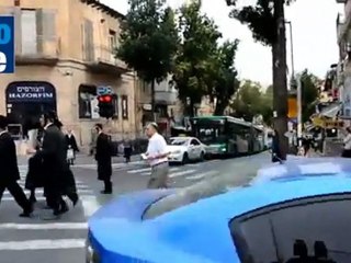 US warn tourists against 'immodest attire'