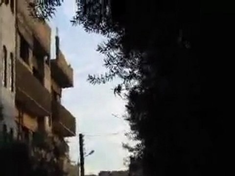فري برس حمص بابا عمرو القذائف تنهمر على البيوت ورد الاهالي بالتكبيرات 6 2 2012