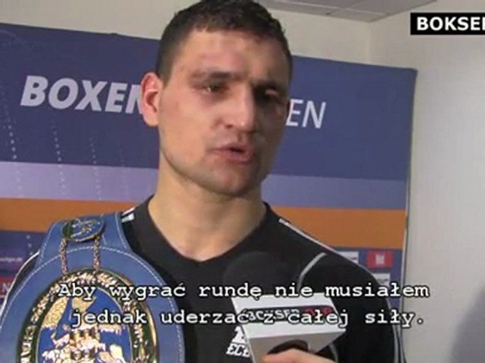 Aleksander Aleksiejew po wygranej z Enadem Liciną i zdobyciu mistrzostwa Europy (Frankfurt, 4.02.2012)