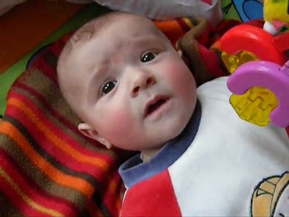 PREMIERS balbuciments de LUCAS_ANGELO