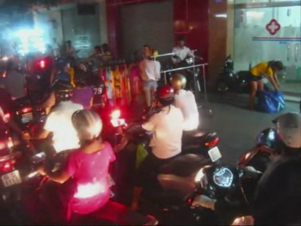 Biết bao giớ trở lại - Minh Châu (Saigon traffic)