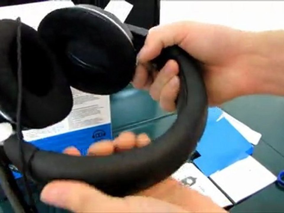 Corsair HS1 Virtual Surround Sound USB Gaming Headset Unboxing & First Look Linus Tech Tips