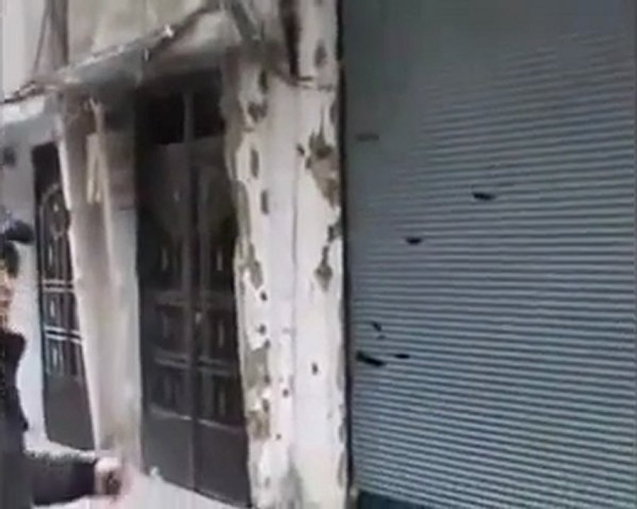 فري برس   حمص حي البياضة أثار الدمار والخراب بحي البياضة الناشط محمد أبو الفداء 6 2 2012