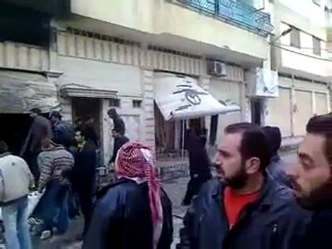 فري برس حمص الخالدية اثار دمار احد المباني جراء القصف 6 2 2012