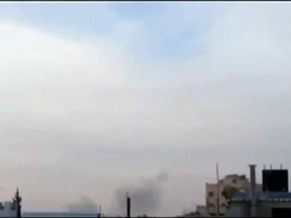 فري برس   حمص   حي الإنشاءات قذائف الهاون تتساقط على الحي الساعة السادسة صباحا 6 2 2012