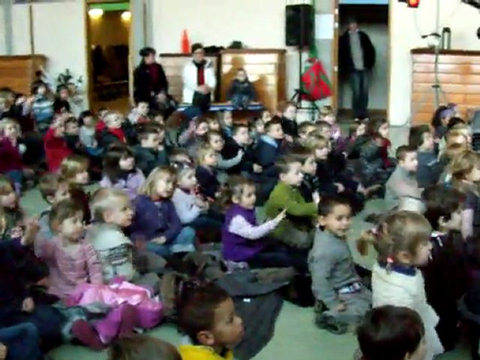 SPECTACLE A L'ECOLE DU CENTRE ♫♪ LE PTIT TRAIN  ♫♪