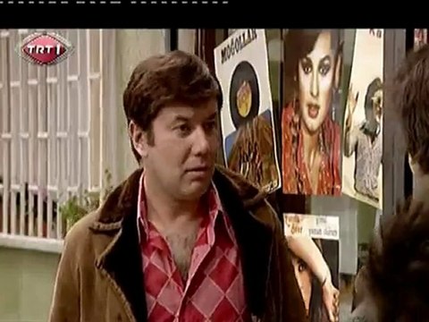 80 LER DİZİSİNDE CUMHUR'un SEN ASLI'DAN DA GÜZELSİN ŞARKISI VAR.