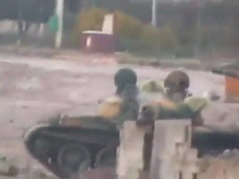 فري برس حمص باباعمرو تمركز دبابات من جهة الملعب 7 2 2012