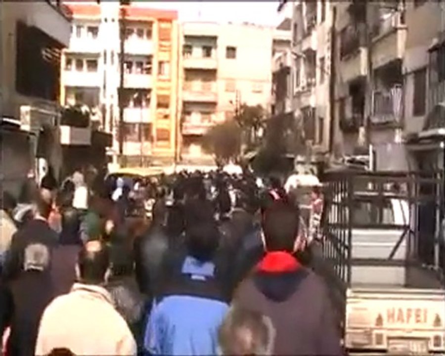 فري برس   حمص القصور مظاااهرة أبطااال القصور بعد صلاة الظهر فدااااء لأاهل باباعمر  والاحياء المحاااصرة  ومقطع أ ثار القصف على البيوت 7 2 2012