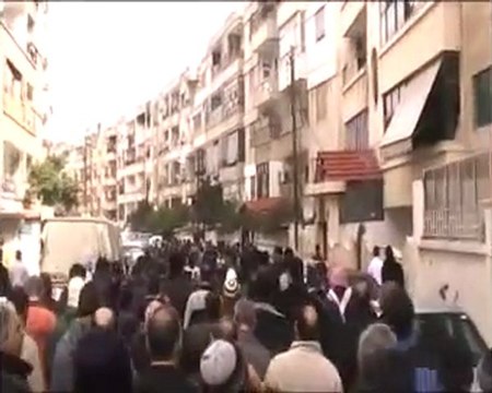 فري برس حمص القصور مظاااهرة أبطااال القصور بعد صلاة الظهر فدااااء لأاهل باباعمر والاحياء المحاااصرة 7 2 2012