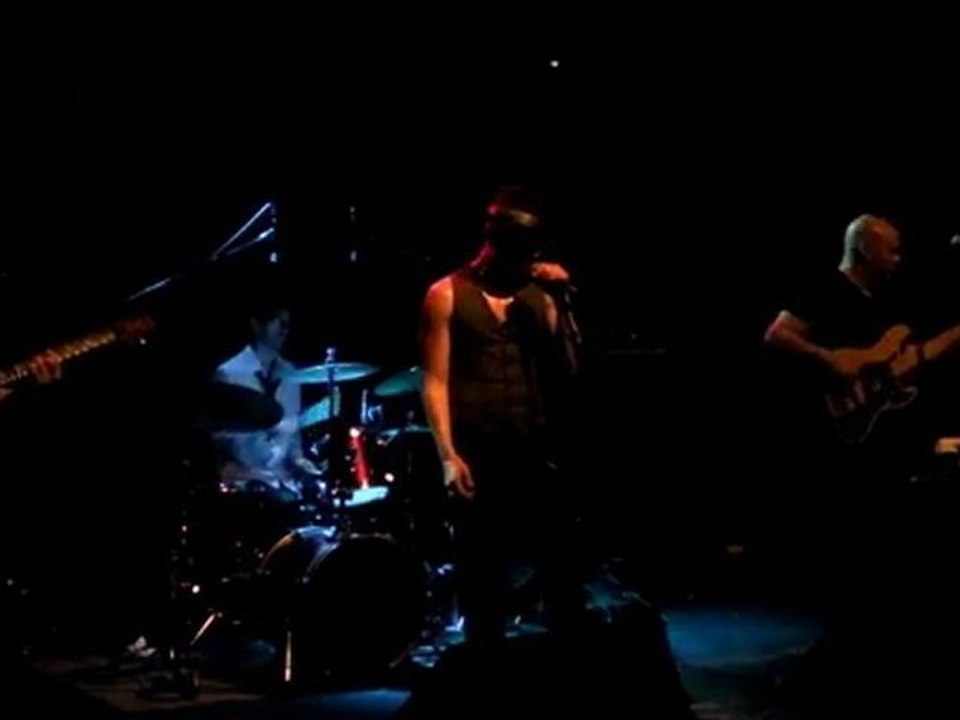 AZEL "A toi de me dire" (Live 01-02-2012)