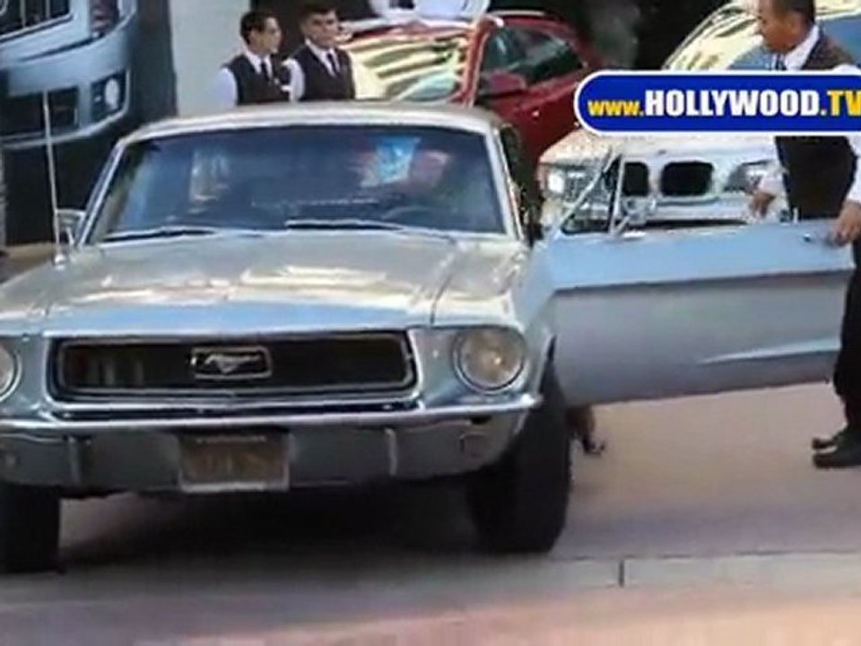 Amber Heard sale el Grove Shopping Center