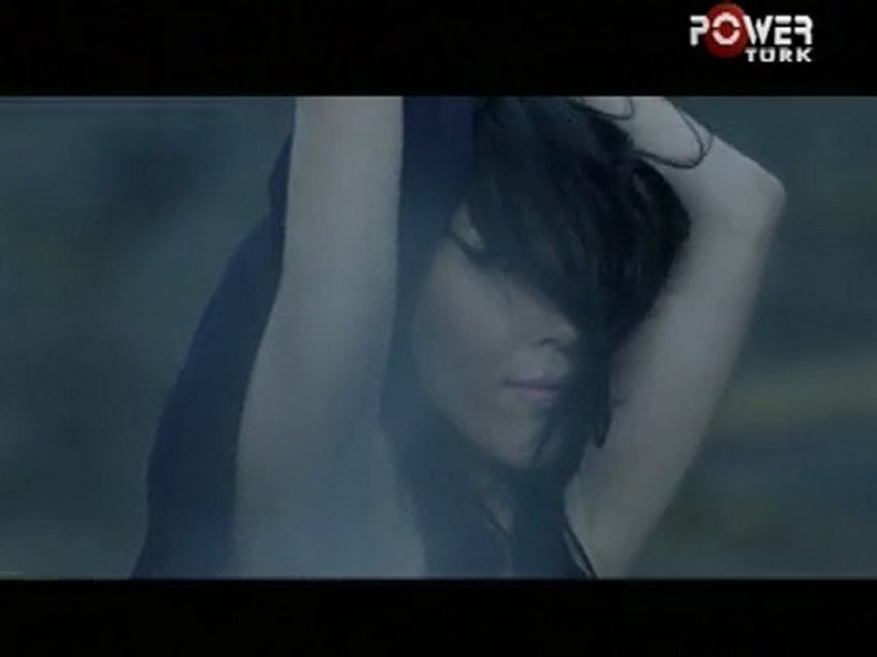 Hande Yener Feat. Sinan Akçıl - Teşekkürler