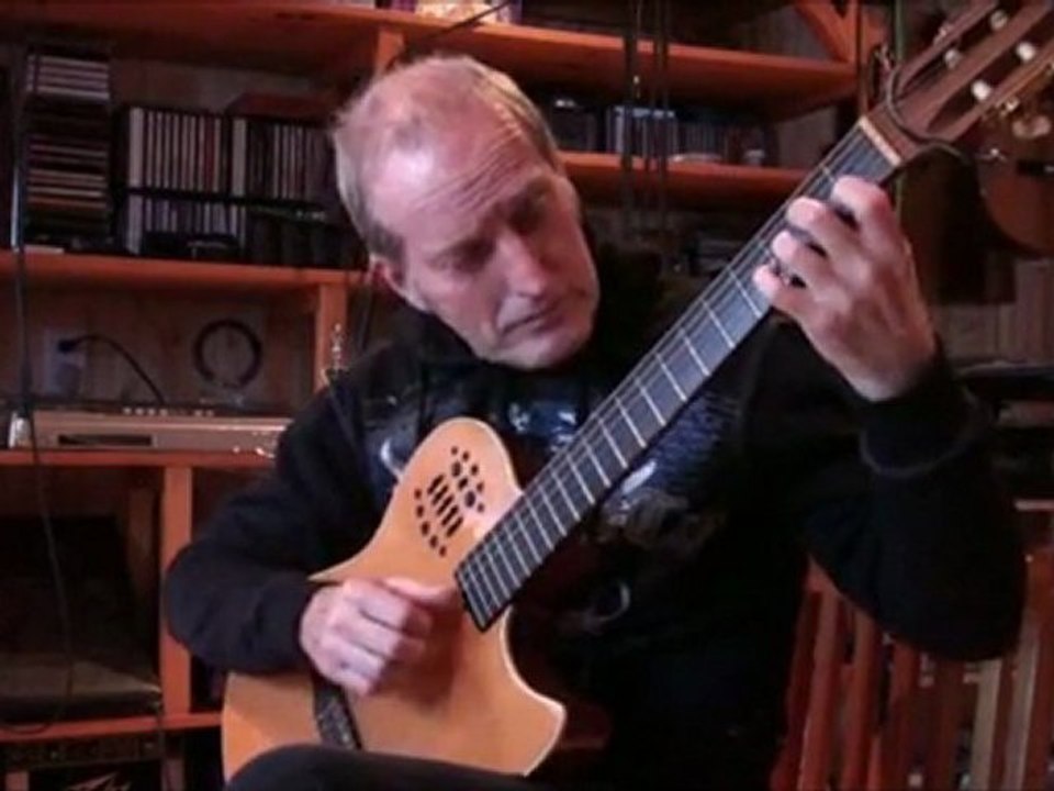 Le revers de sa veste 2 fois