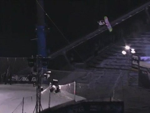 TTR Tricks - Niklas Mattson snowboarding tricks at Air & Style Innsbruck