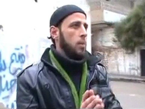 فري برس الناشط ابو معاذ يشرح لنا الوضع في حي العدوية 7 2 2012 ج2