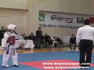 Tekvando Antrenörüne Hakem Dayağı