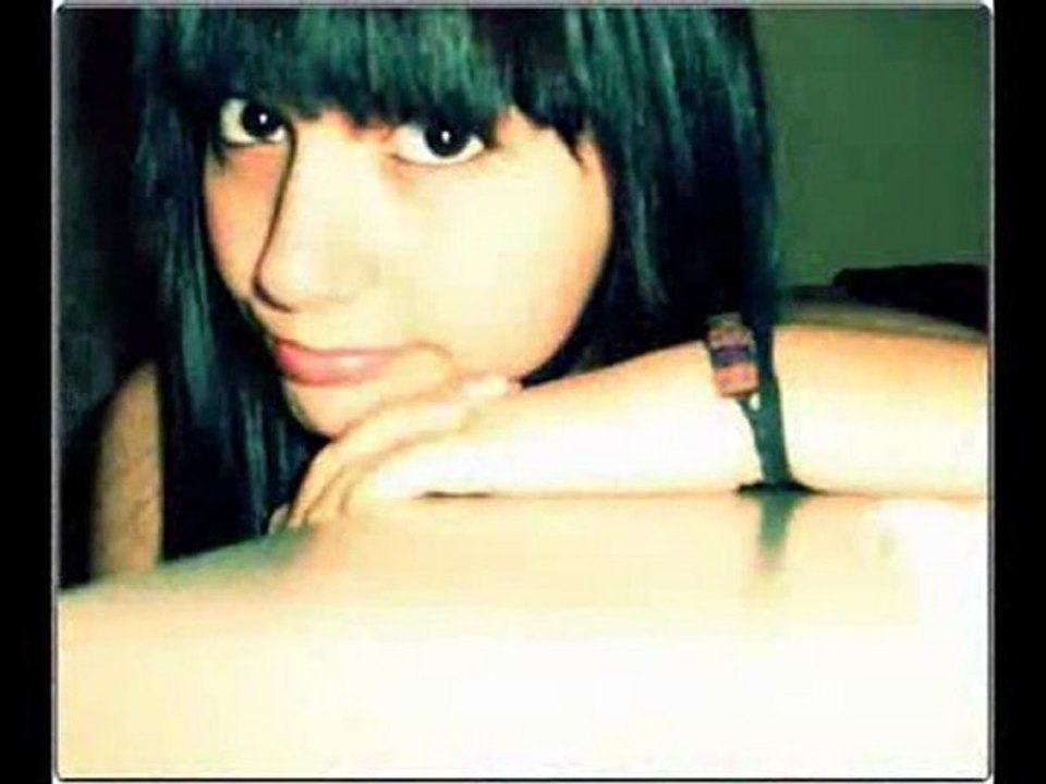 Kim Bilir KimLer Dokundu O narin Ellerine