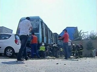 Video captures Santiago subway derailment