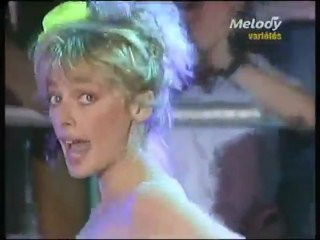 MARIE Everybody say yeah