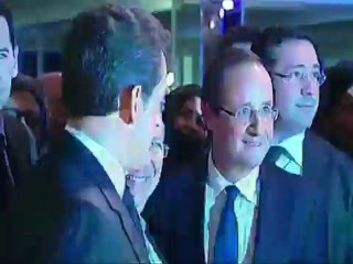 Sarkozy / Hollande : poignée de main cordiale au diner du CRIF