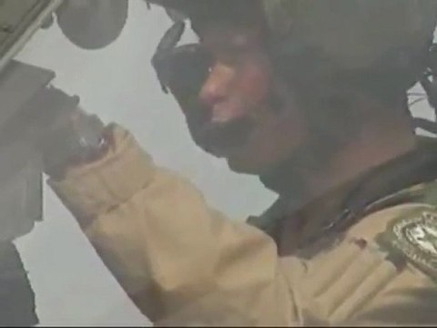 El príncipe Harry obtiene el título de piloto de helicópteros Apache