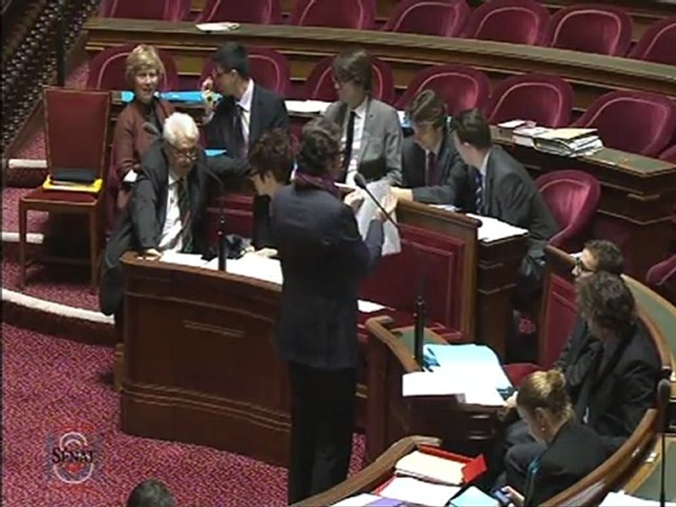 22 décembre 2011 : Virginie KLES propose d'aménager la procédure de célébration des mariages dans des circonstances exceptionnelles comme l'empêchement grave ou le péril de mort de l'un des futures époux