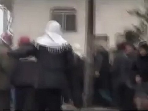 فري برس مدينة ادلب اطلاق رصاص على المشيعين 7 2 2012 جـ1