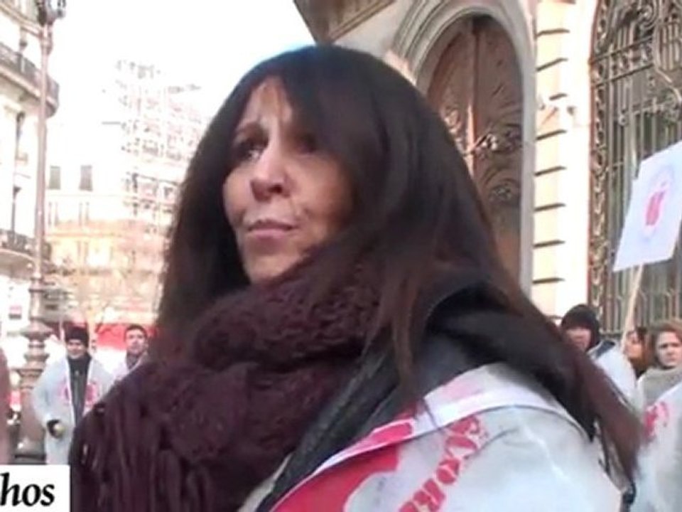 Les revendeurs Apple manifestent à Paris le 9 février 2012