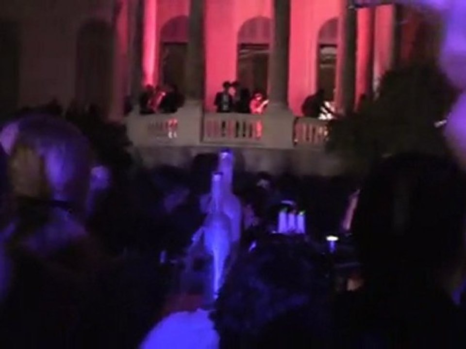 2 many DJ's live in Cannes