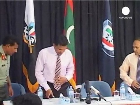 Maldives' ousted president awaits arrest