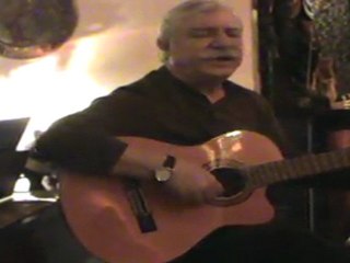 Evlerinin Önü Yoldur