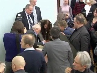 Rusya'da seçimin adayları televizyonda kozlarını...