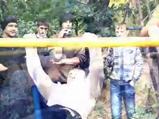 Barfiks  Hareketleri  Mahalle  Gösterisi