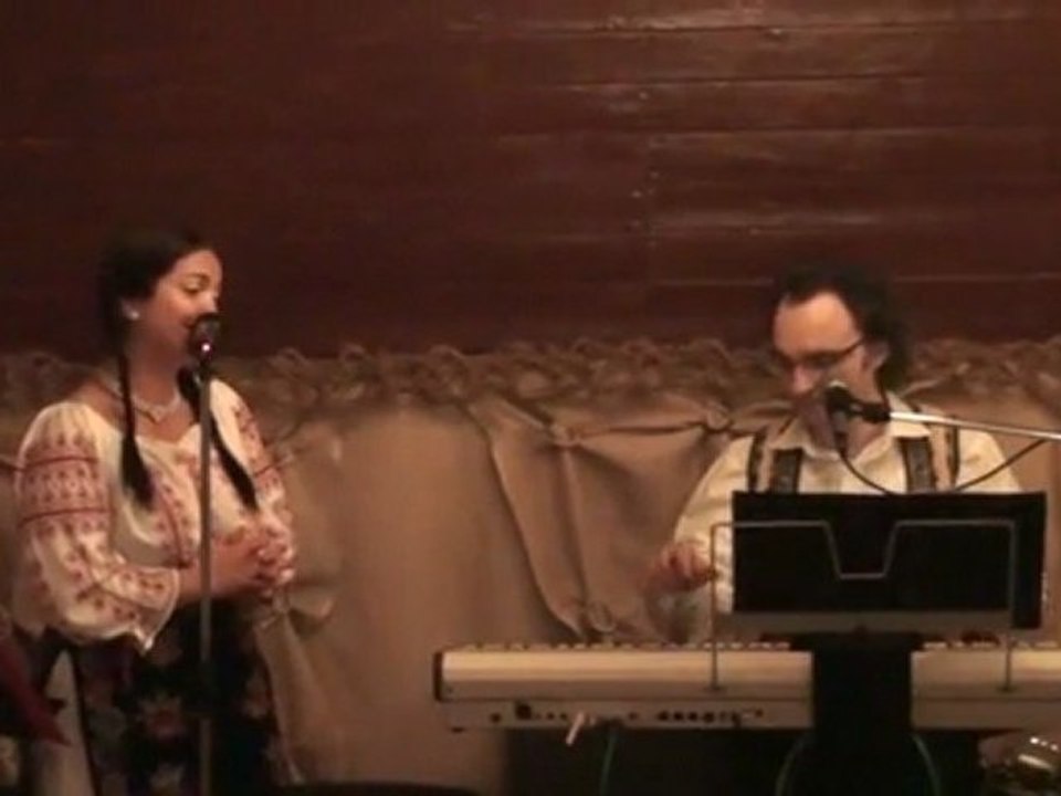 Cine bate seara-Folclor-HARMONY DUO