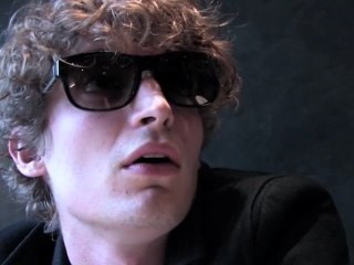 Coffee & Sunglasses : Niels Schneider