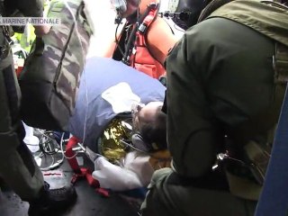 Hélitreuillage d'une personne par le Caïman Marine