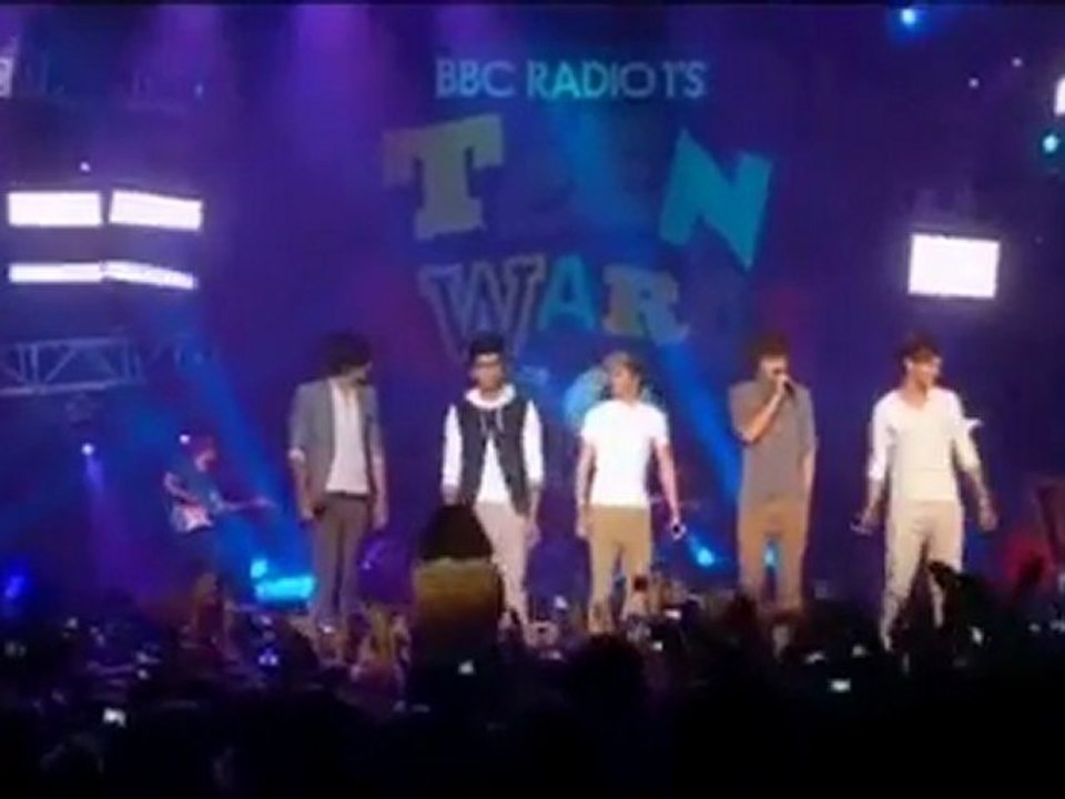 One Direction - Teen Awards 2011  - Na Na Na & What Makes You Beautiful