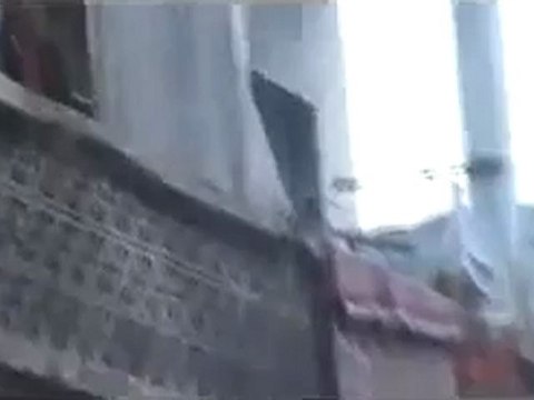 فري برس حمص باباعمرو الدمار الذي خلفته احد الصواريخ 8 2 2012