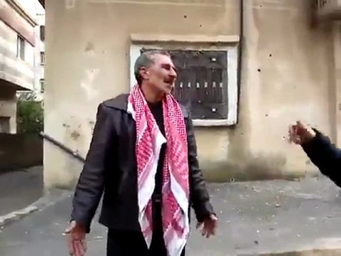 فري برس حمص الرستن أب ينعي اطفاله الذين سقطوا بقذيفة هاون9 2 2012