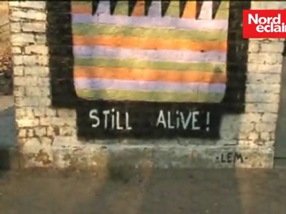 Eva Joly visite les Trois-Ponts à Roubaix et le café Chez Salah